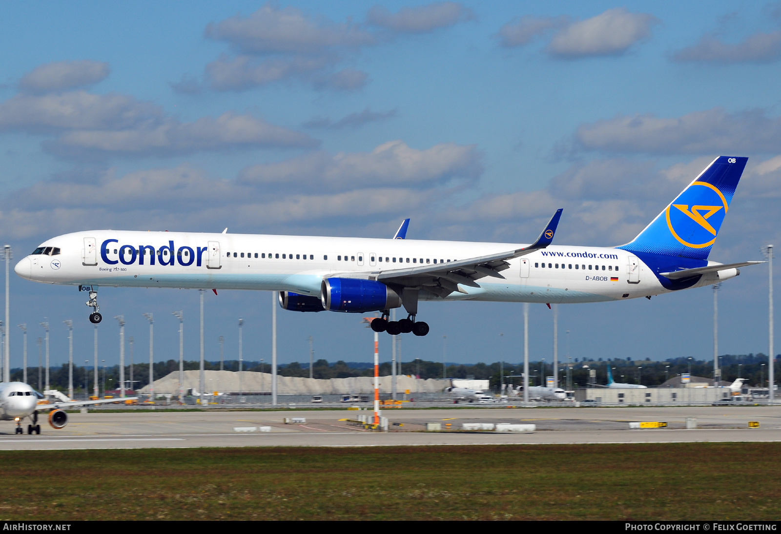 Aircraft Photo of D-ABOB | Boeing 757-330 | Condor Flugdienst | AirHistory.net #427194