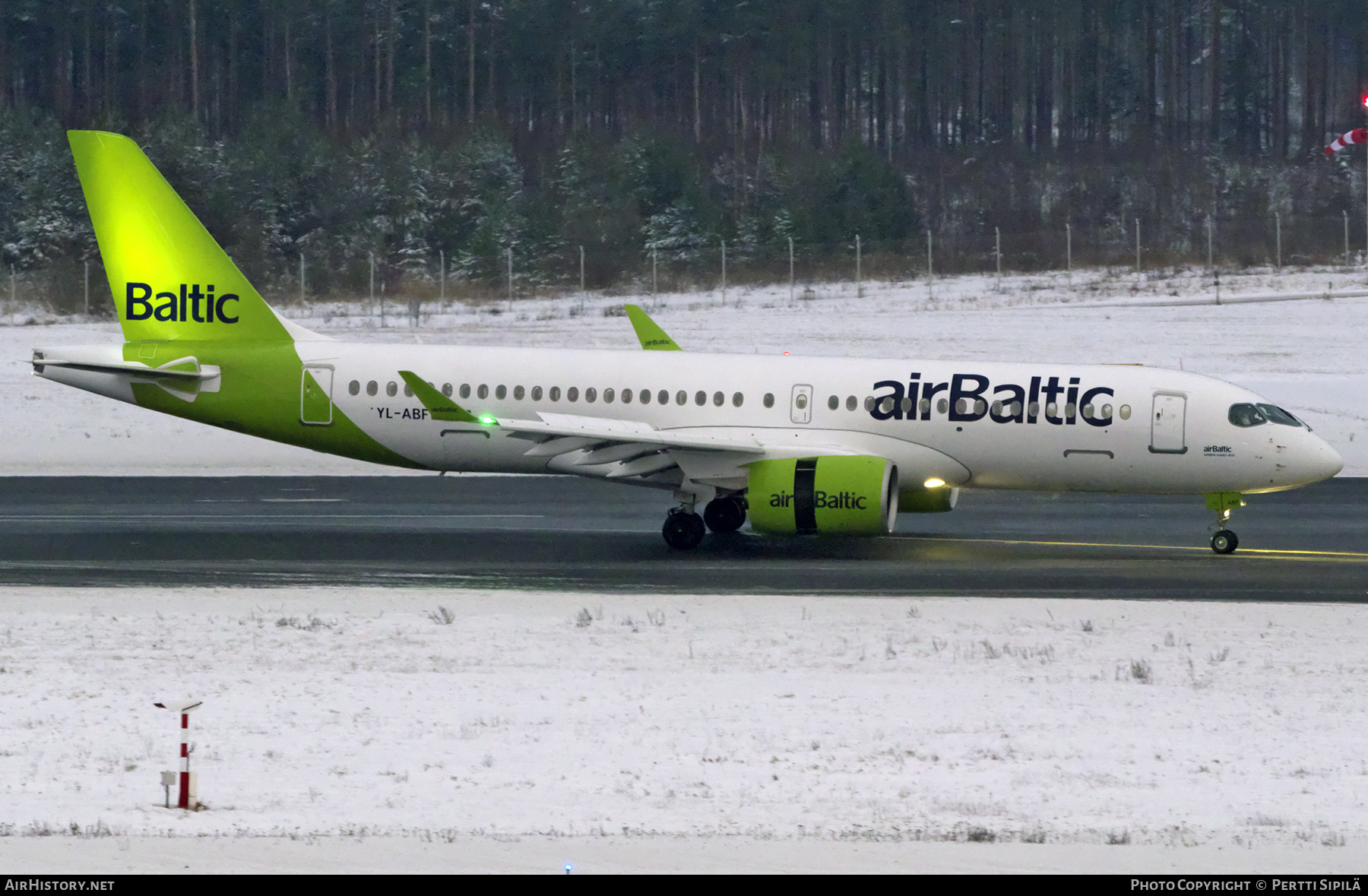 Aircraft Photo of YL-ABF | Airbus A220-371 (BD-500-1A11) | AirBaltic | AirHistory.net #427195