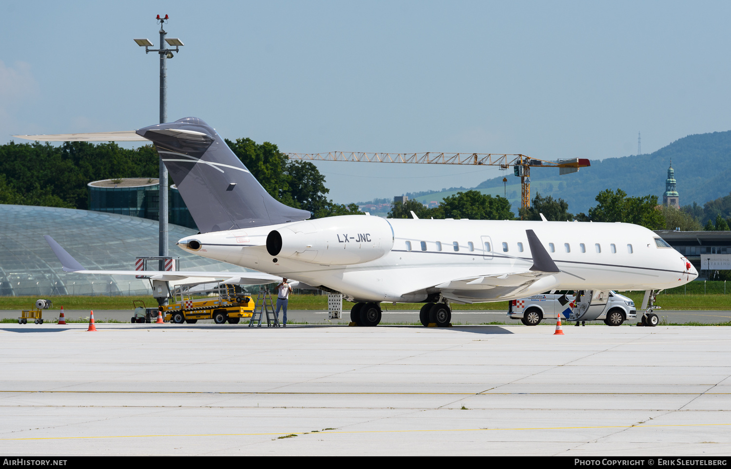 Aircraft Photo of LX-JNC | Bombardier Global Express XRS (BD-700-1A10) | AirHistory.net #427359