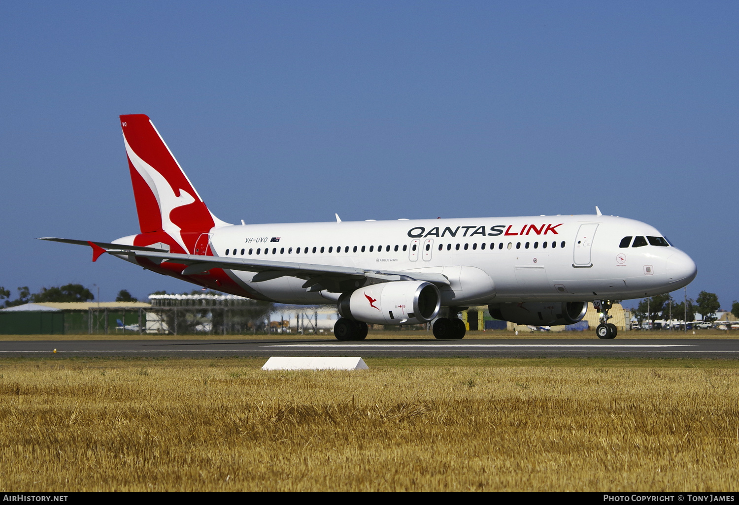 Aircraft Photo of VH-UVO | Airbus A320-232 | QantasLink | AirHistory.net #427411