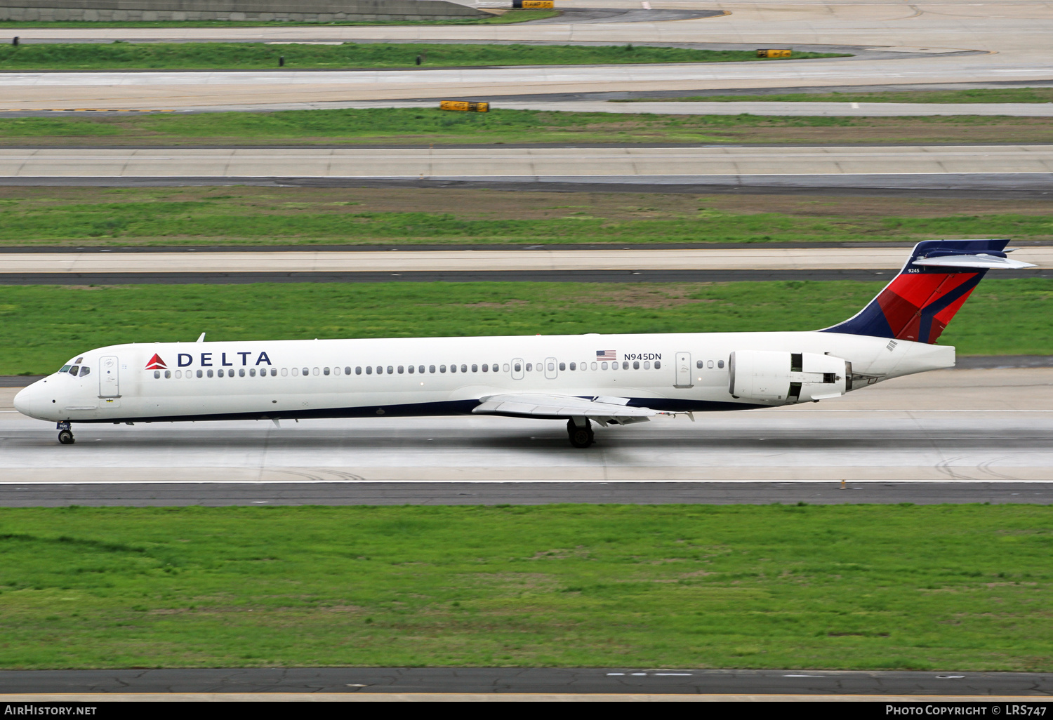 Aircraft Photo of N945DN | McDonnell Douglas MD-90-30 | Delta Air Lines | AirHistory.net #427752