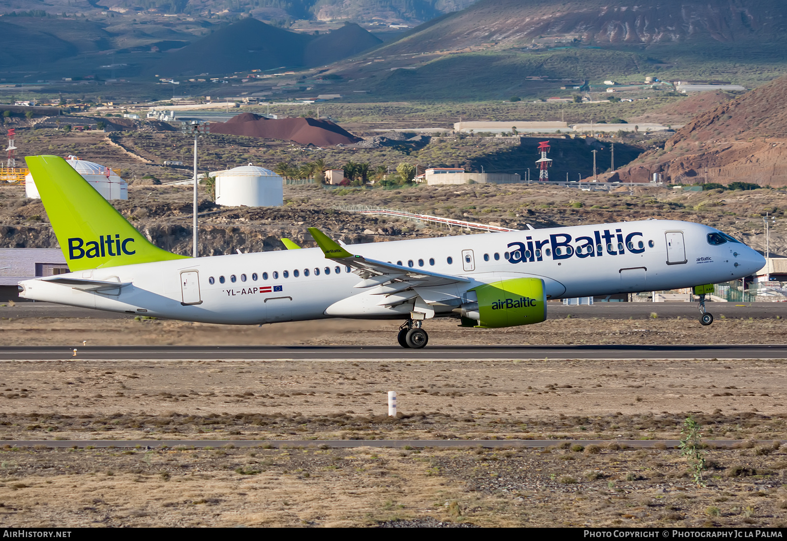 Aircraft Photo of YL-AAP | Airbus A220-371 (BD-500-1A11) | AirBaltic | AirHistory.net #427775