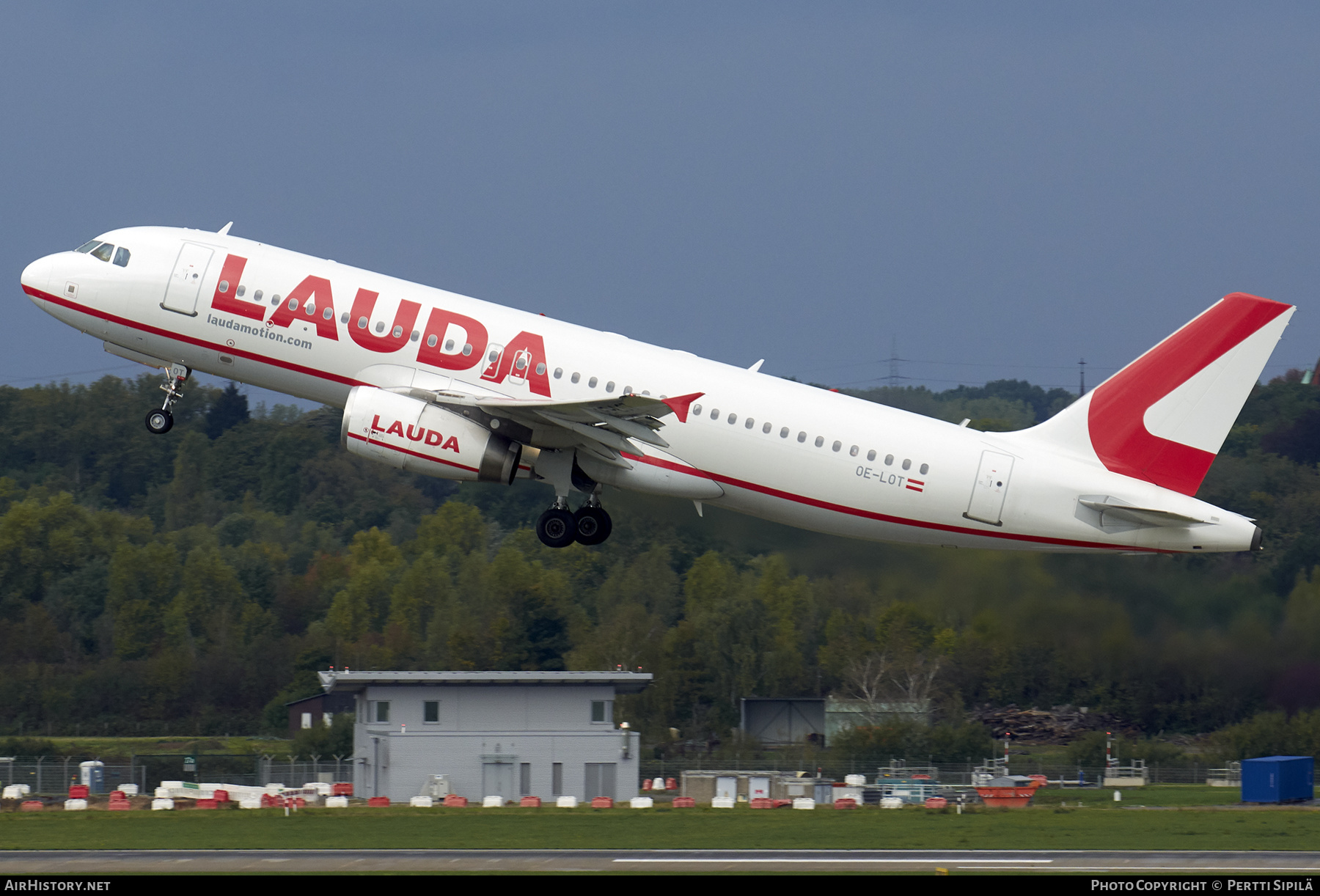 Aircraft Photo of OE-LOT | Airbus A320-232 | Lauda | AirHistory.net #427992
