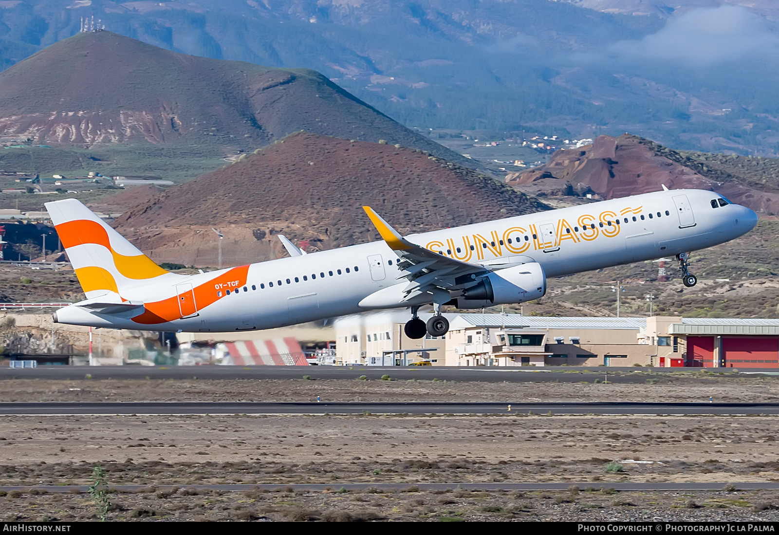 Aircraft Photo of OY-TCF | Airbus A321-211 | Sunclass Airlines | AirHistory.net #427998