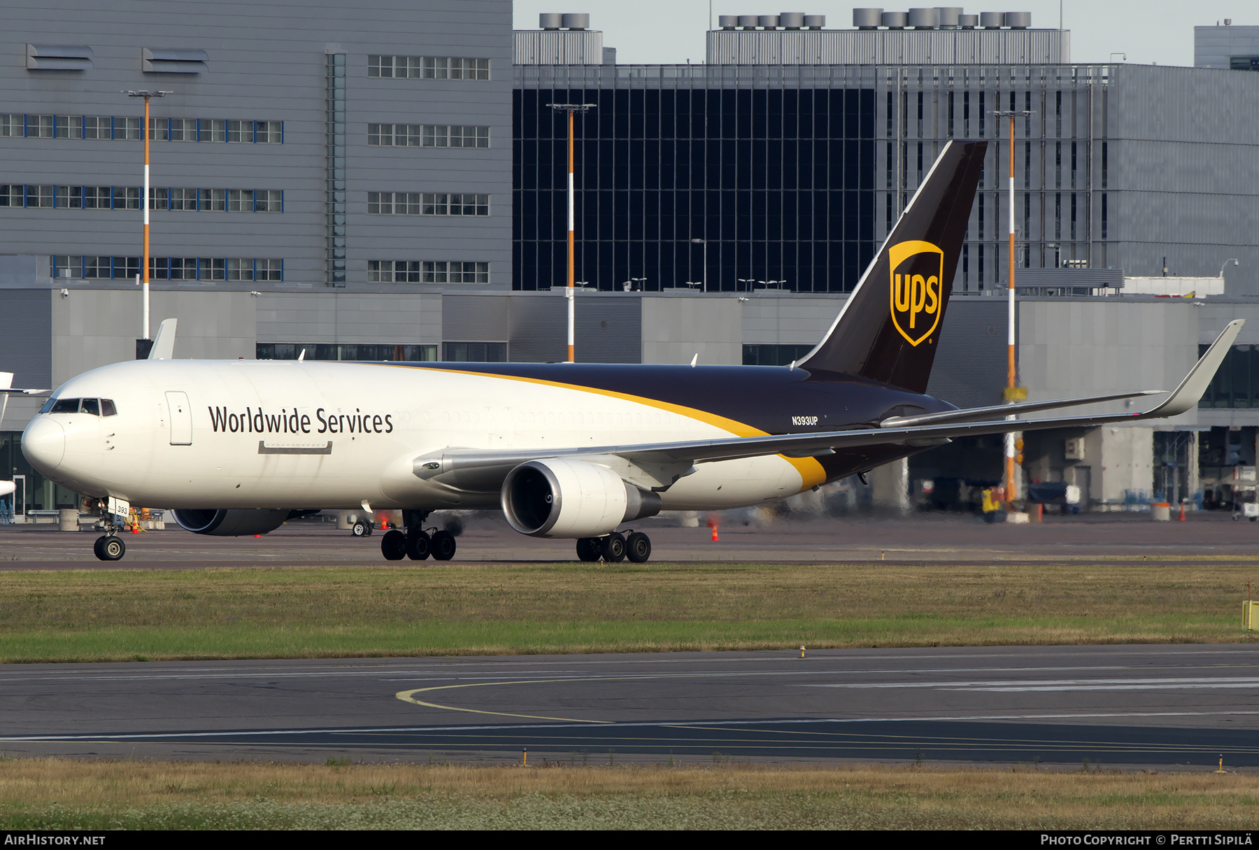 Aircraft Photo of N393UP | Boeing 767-316/ER(BDSF) | United Parcel Service - UPS | AirHistory.net #428020