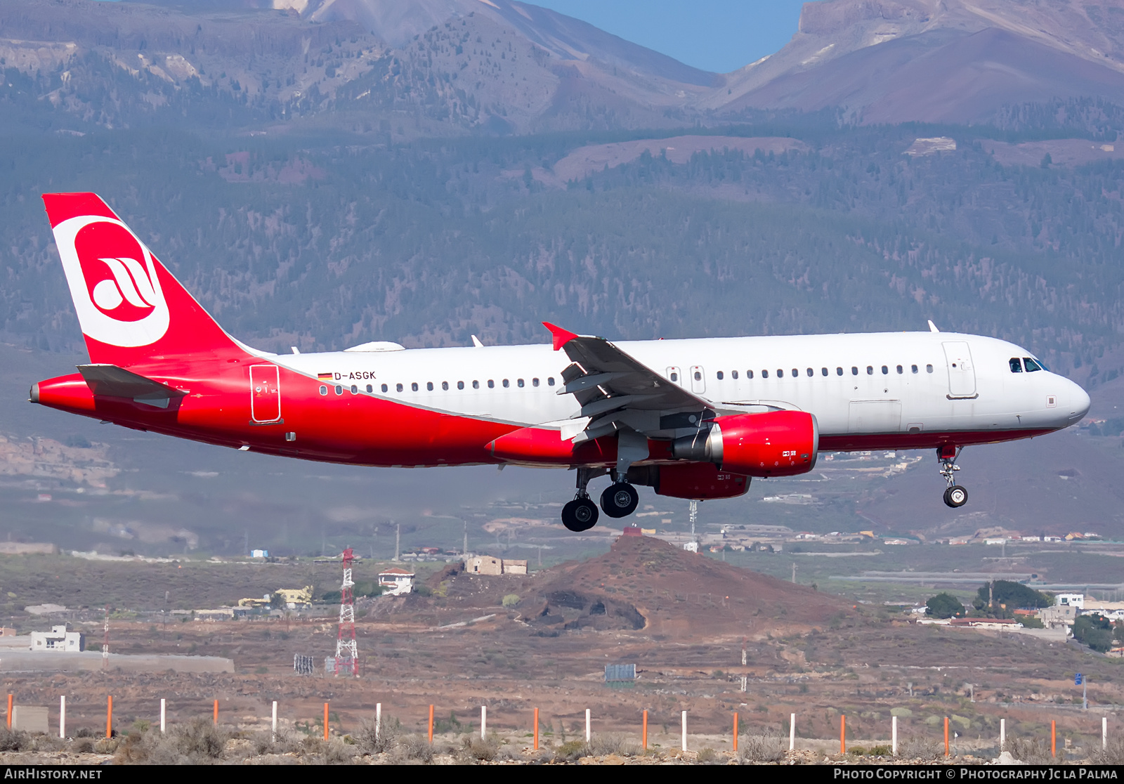 Aircraft Photo of D-ASGK | Airbus A320-214 | AirHistory.net #428026