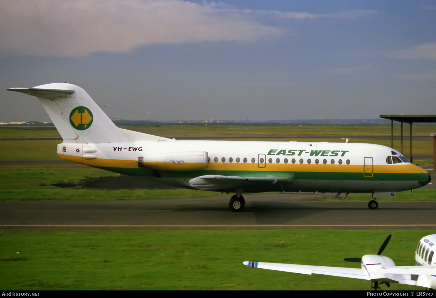 Aircraft Photo of VH-EWG | Fokker F28-3000 Fellowship | East-West Airlines | AirHistory.net #428070