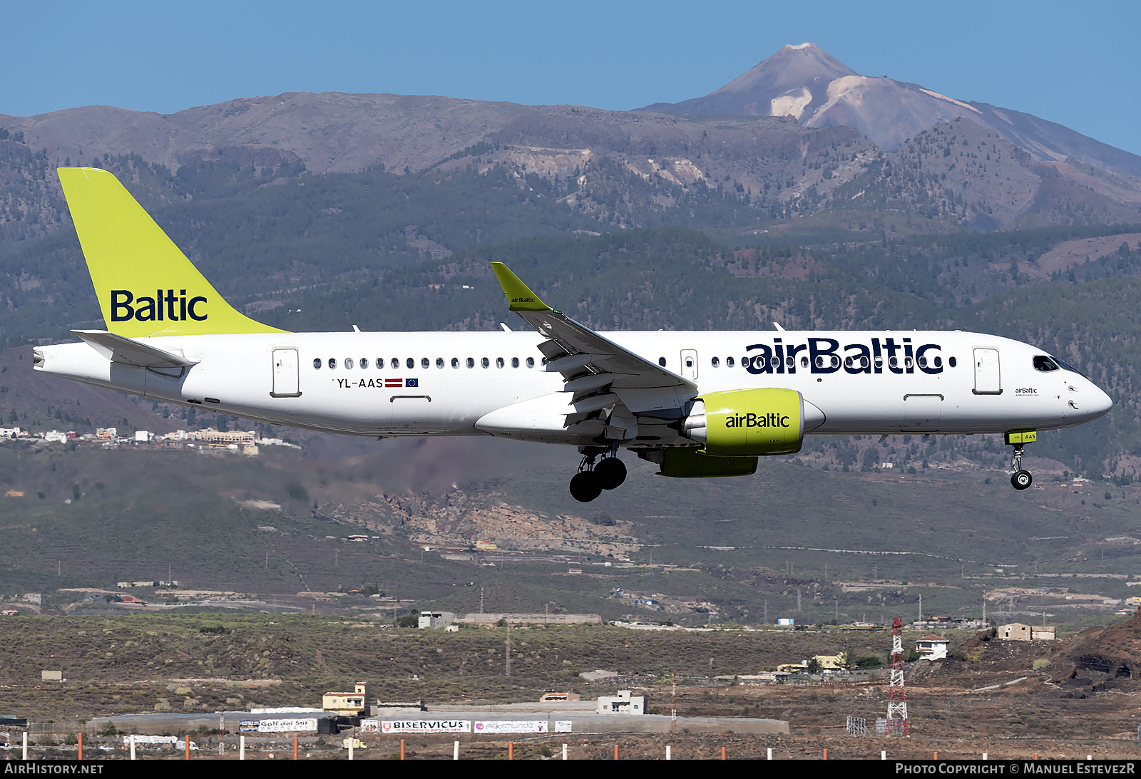 Aircraft Photo of YL-AAS | Airbus A220-371 (BD-500-1A11) | AirBaltic | AirHistory.net #428242