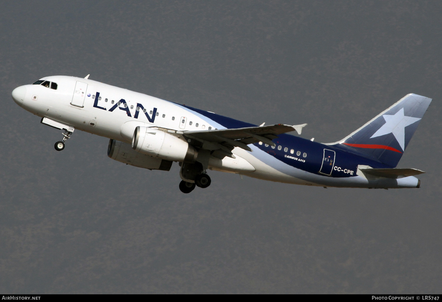 Aircraft Photo of CC-CPE | Airbus A319-132 | LAN Airlines - Línea Aérea Nacional | AirHistory.net #428288