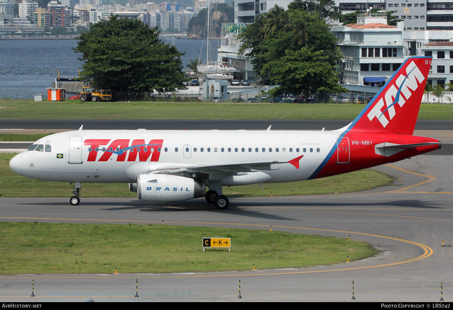 Aircraft Photo of PR-MBI | Airbus A319-132 | TAM Linhas Aéreas | AirHistory.net #428289