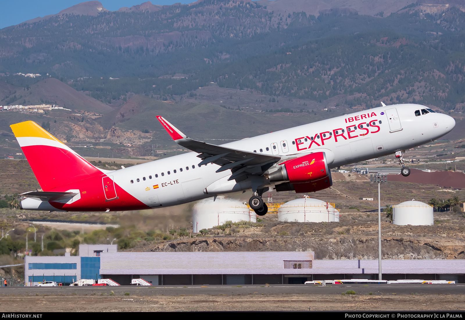 Aircraft Photo of EC-LYE | Airbus A320-216 | Iberia Express | AirHistory.net #428322