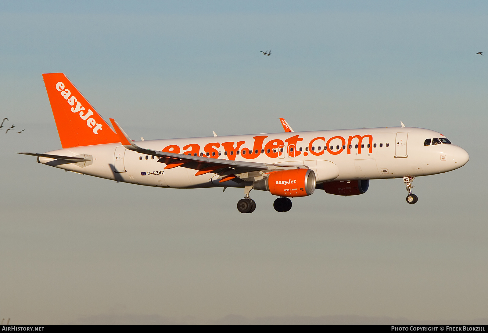 Aircraft Photo of G-EZWZ | Airbus A320-214 | EasyJet | AirHistory.net #428434