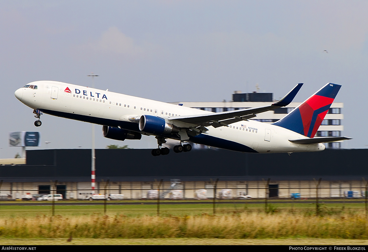 Aircraft Photo of N190DN | Boeing 767-332/ER | Delta Air Lines | AirHistory.net #428474