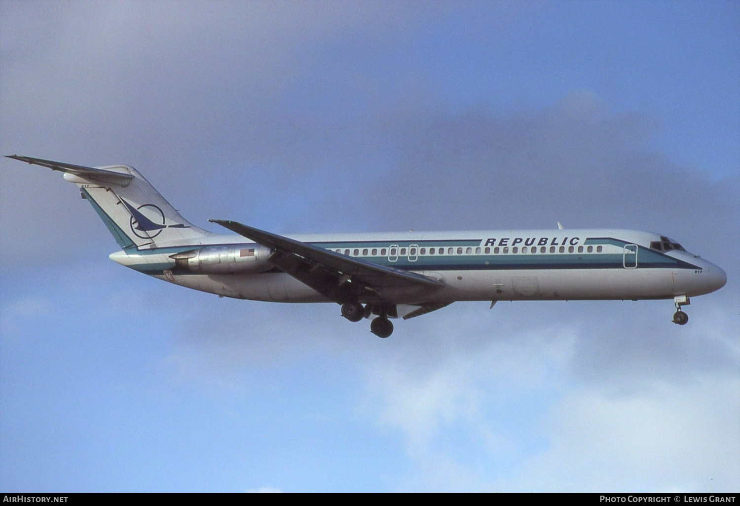 Aircraft Photo of N967N | McDonnell Douglas DC-9-31 | Republic Airlines | AirHistory.net #428614