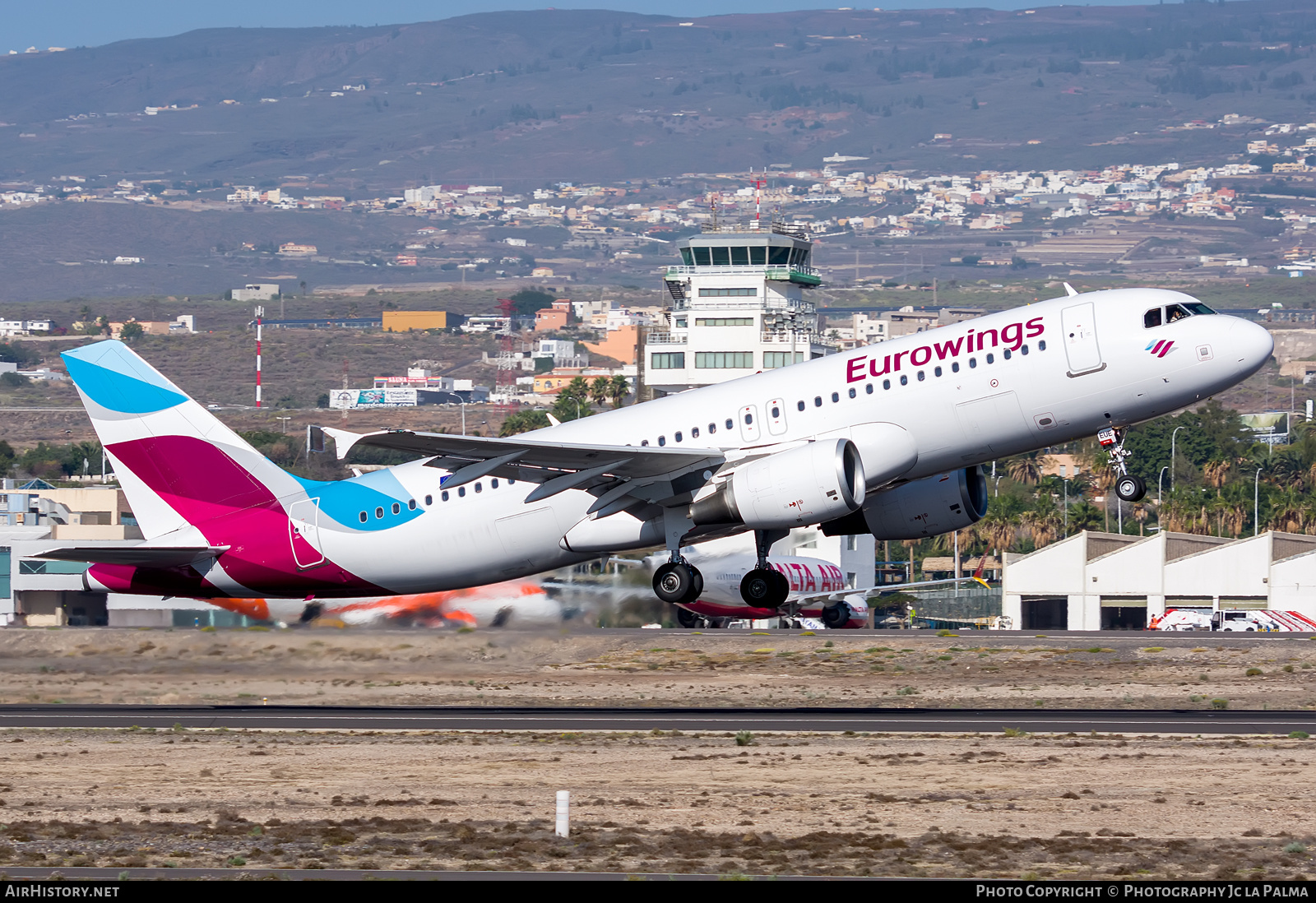 Aircraft Photo of D-AEUE | Airbus A320-214 | Eurowings | AirHistory.net #428631