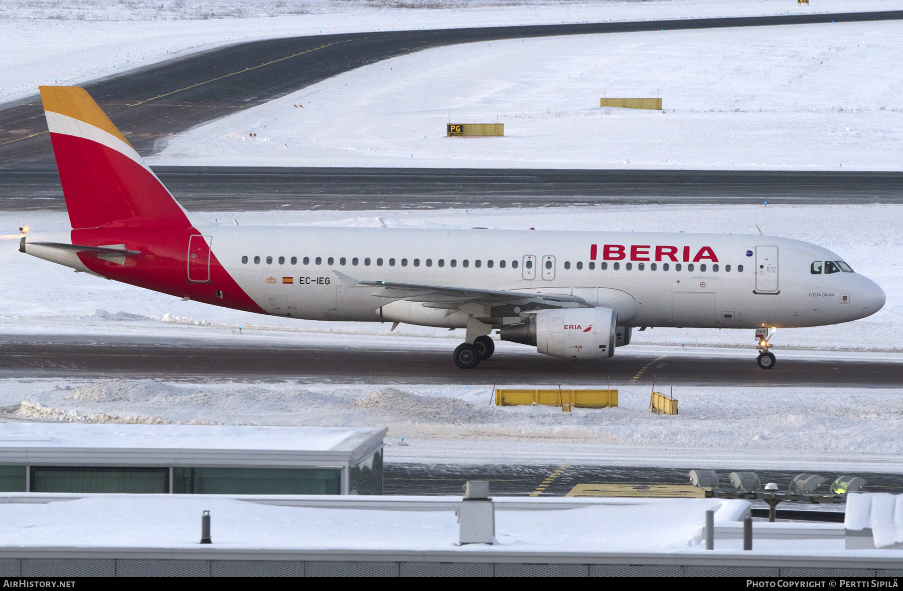 Aircraft Photo of EC-IEG | Airbus A320-214 | Iberia | AirHistory.net #428809