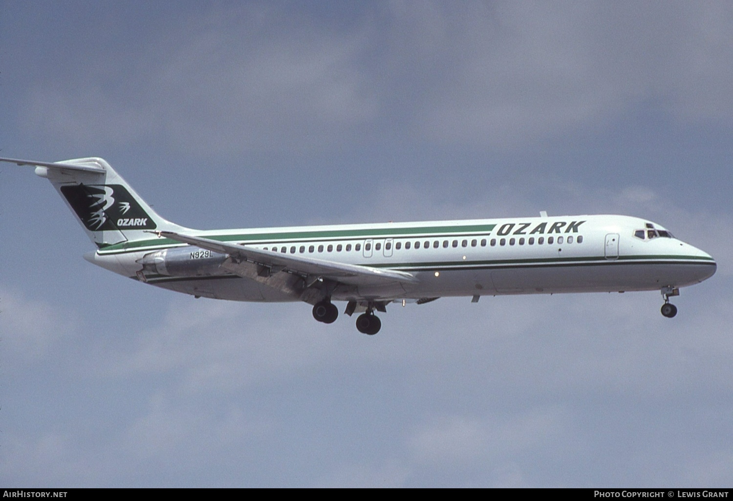 Aircraft Photo of N929L | McDonnell Douglas DC-9-32 | Ozark Air Lines | AirHistory.net #429038