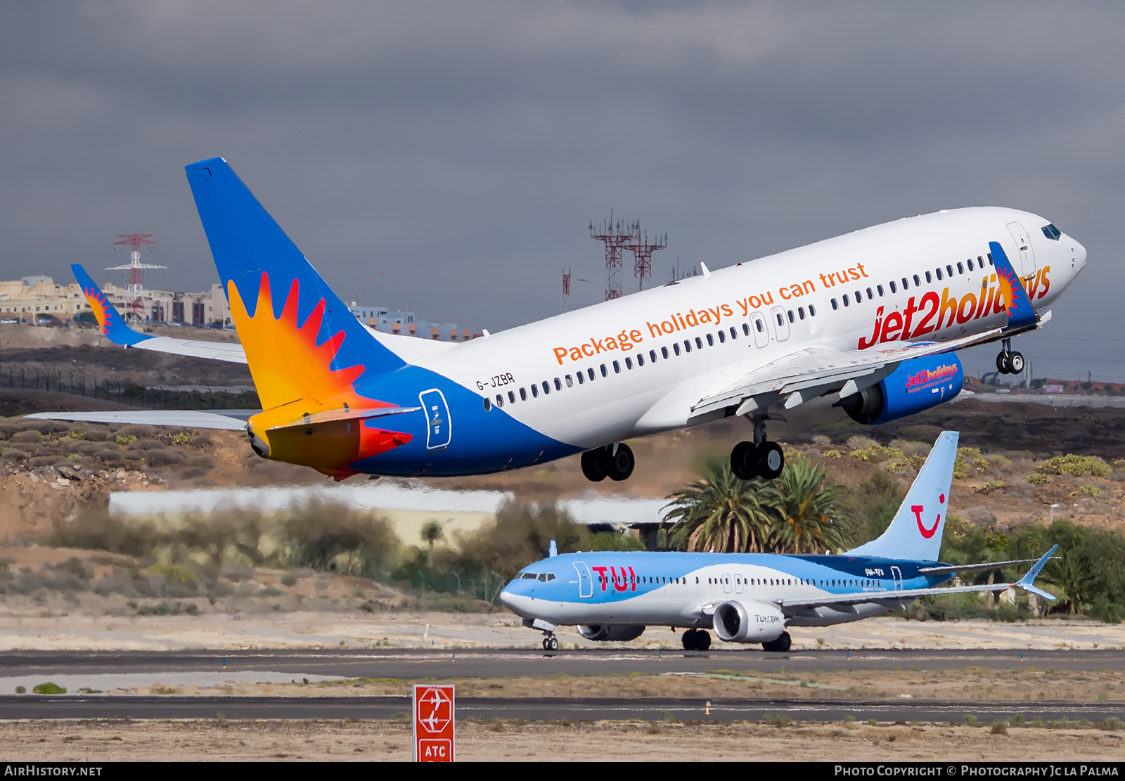 Aircraft Photo of G-JZBR | Boeing 737-800 | Jet2 Holidays | AirHistory.net #429068