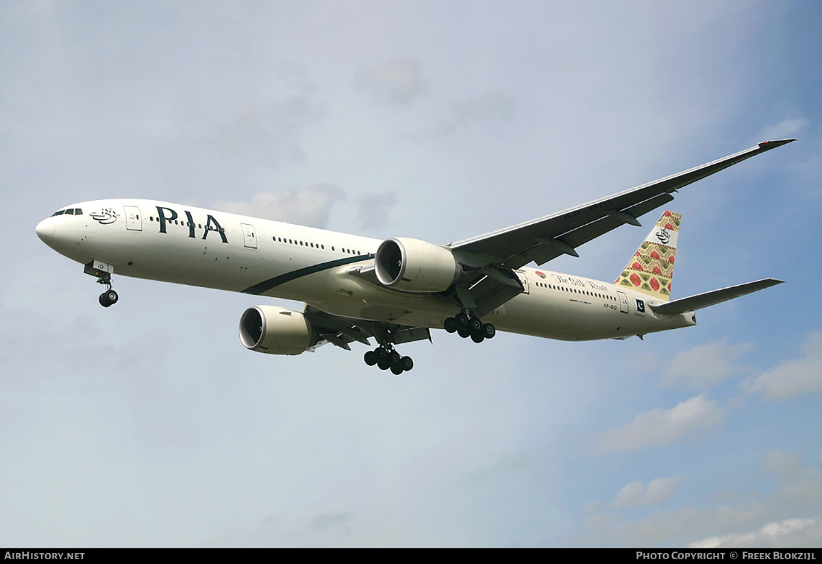 Aircraft Photo of AP-BID | Boeing 777-340/ER | Pakistan International Airlines - PIA | AirHistory.net #429112