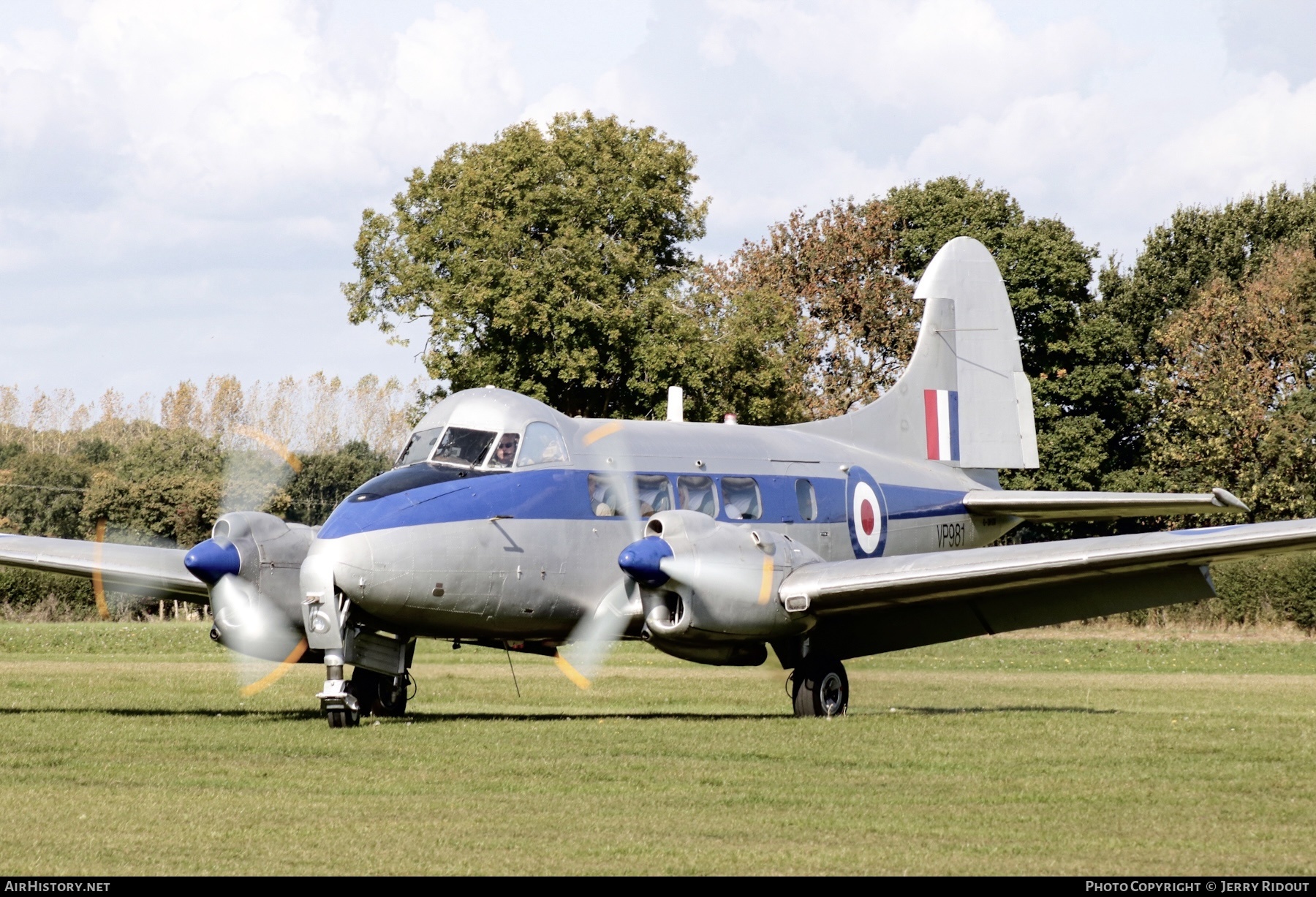 Aircraft Photo of G-DHDV / VP981 | De Havilland D.H. 104 Devon C2/2 | UK - Air Force | AirHistory.net #429168