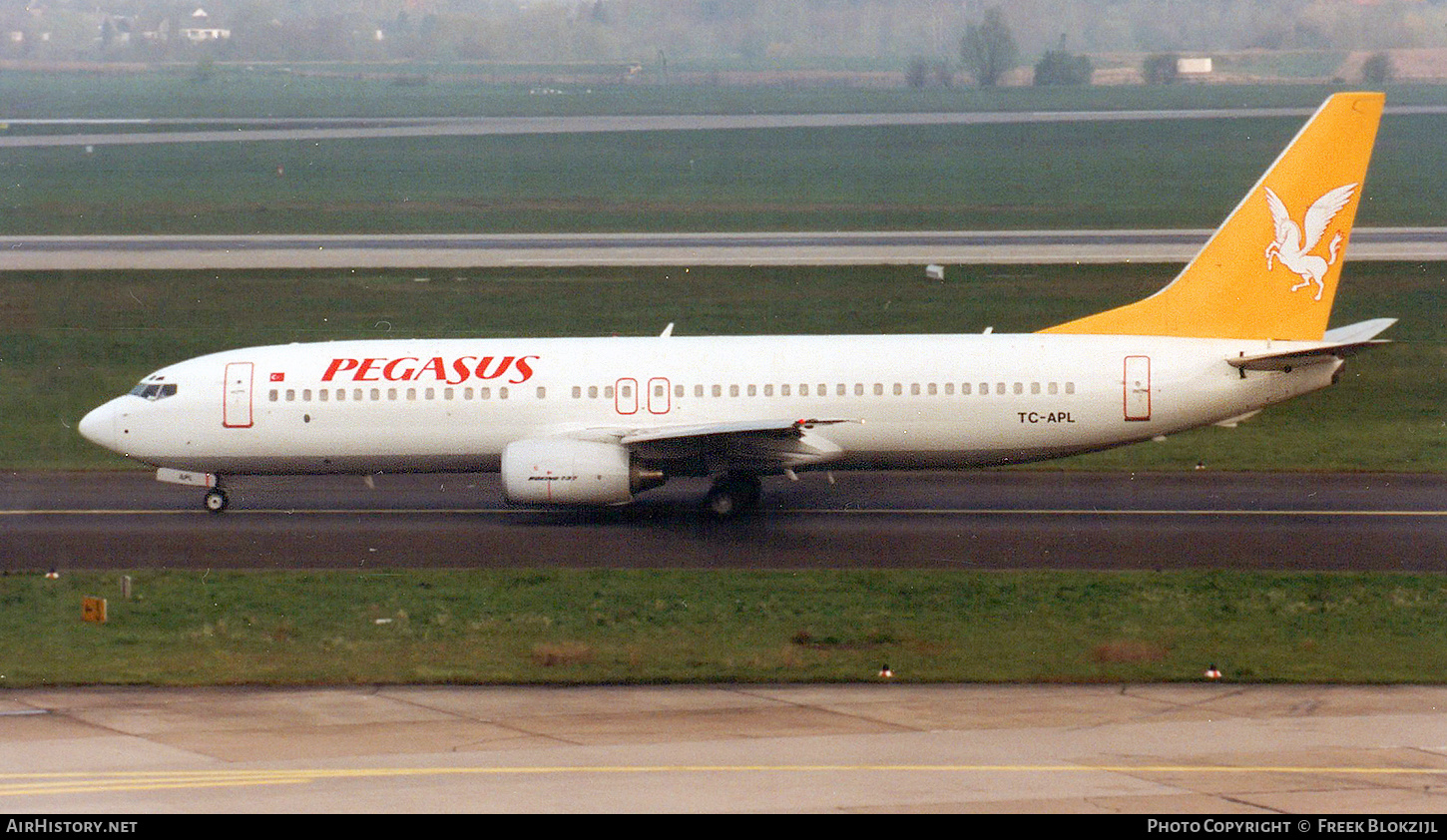 Aircraft Photo of TC-APL | Boeing 737-86N | Pegasus Airlines | AirHistory.net #429231
