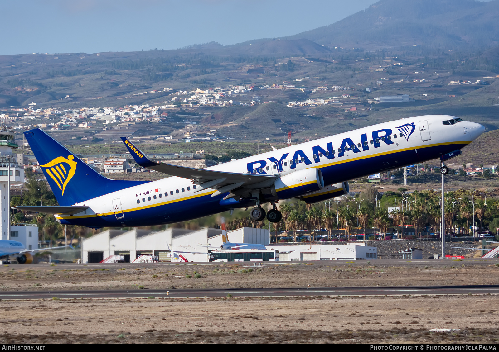 Aircraft Photo of 9H-QBG | Boeing 737-800 | Ryanair | AirHistory.net #429342