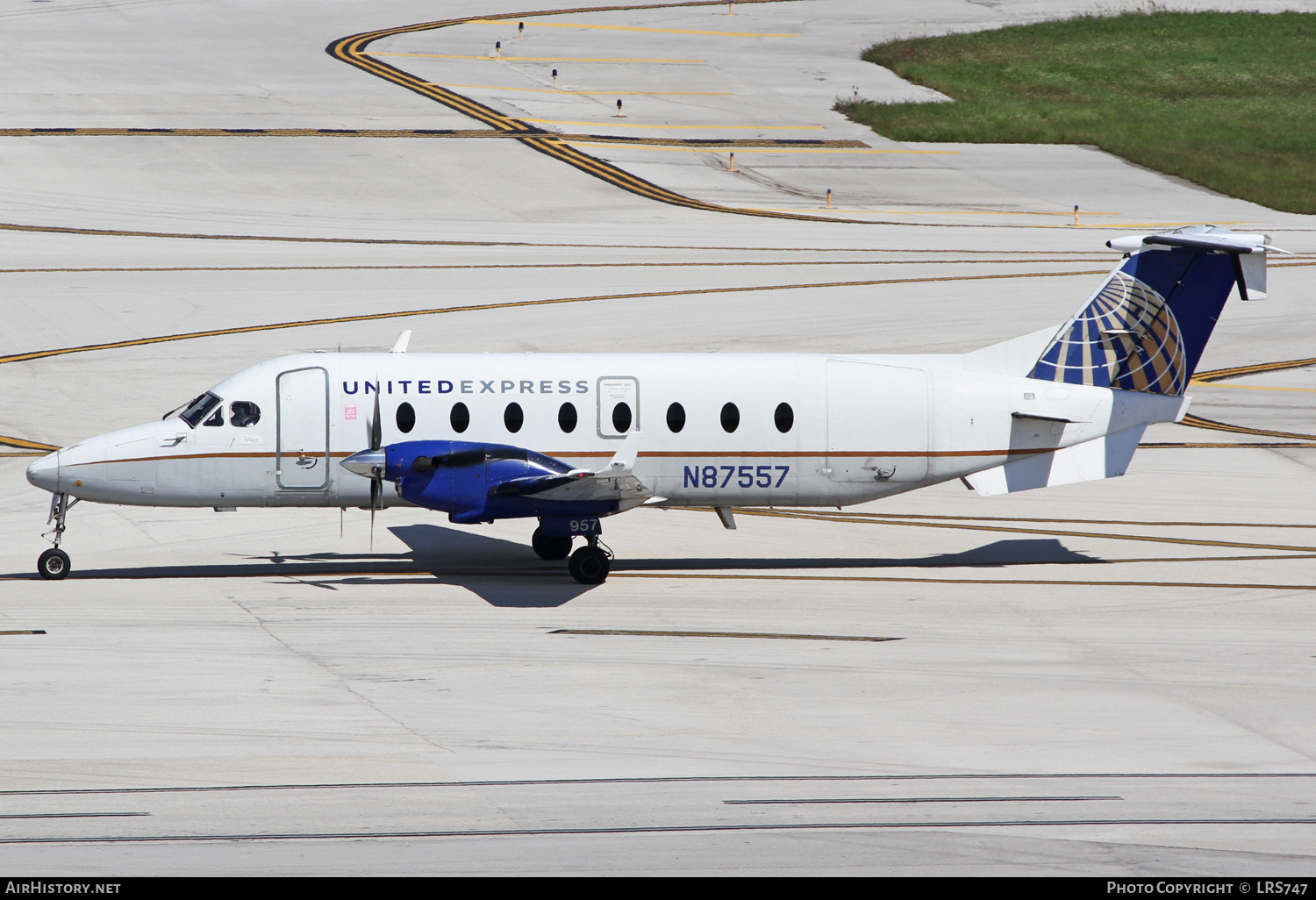 Aircraft Photo of N87557 | Raytheon 1900D | United Express | AirHistory.net #429689