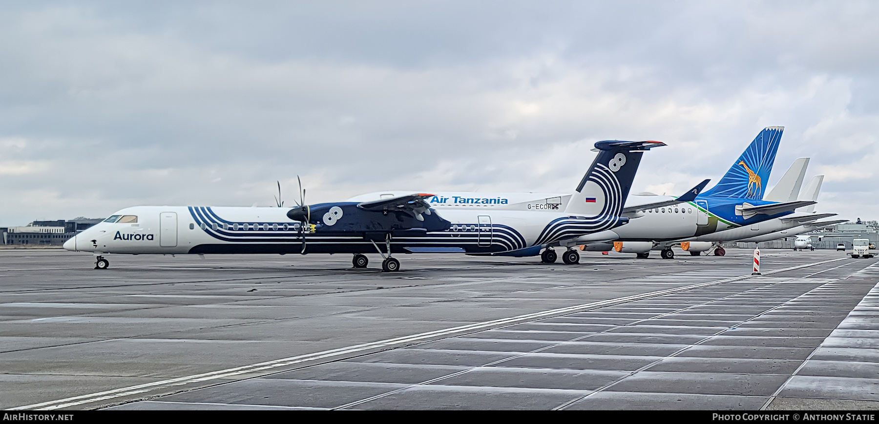 Aircraft Photo of G-ECOR / RA-67266 | Bombardier DHC-8-402 Dash 8 | Aurora Airlines | AirHistory.net #429790