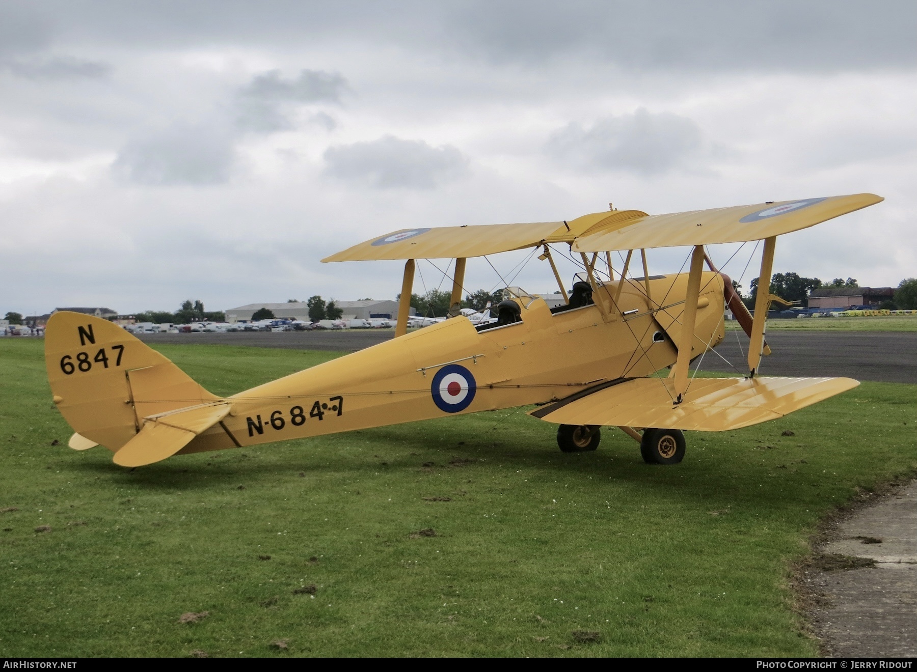 Aircraft Photo of G-APAL / N-6847 | De Havilland D.H. 82A Tiger Moth II | UK - Air Force | AirHistory.net #429952