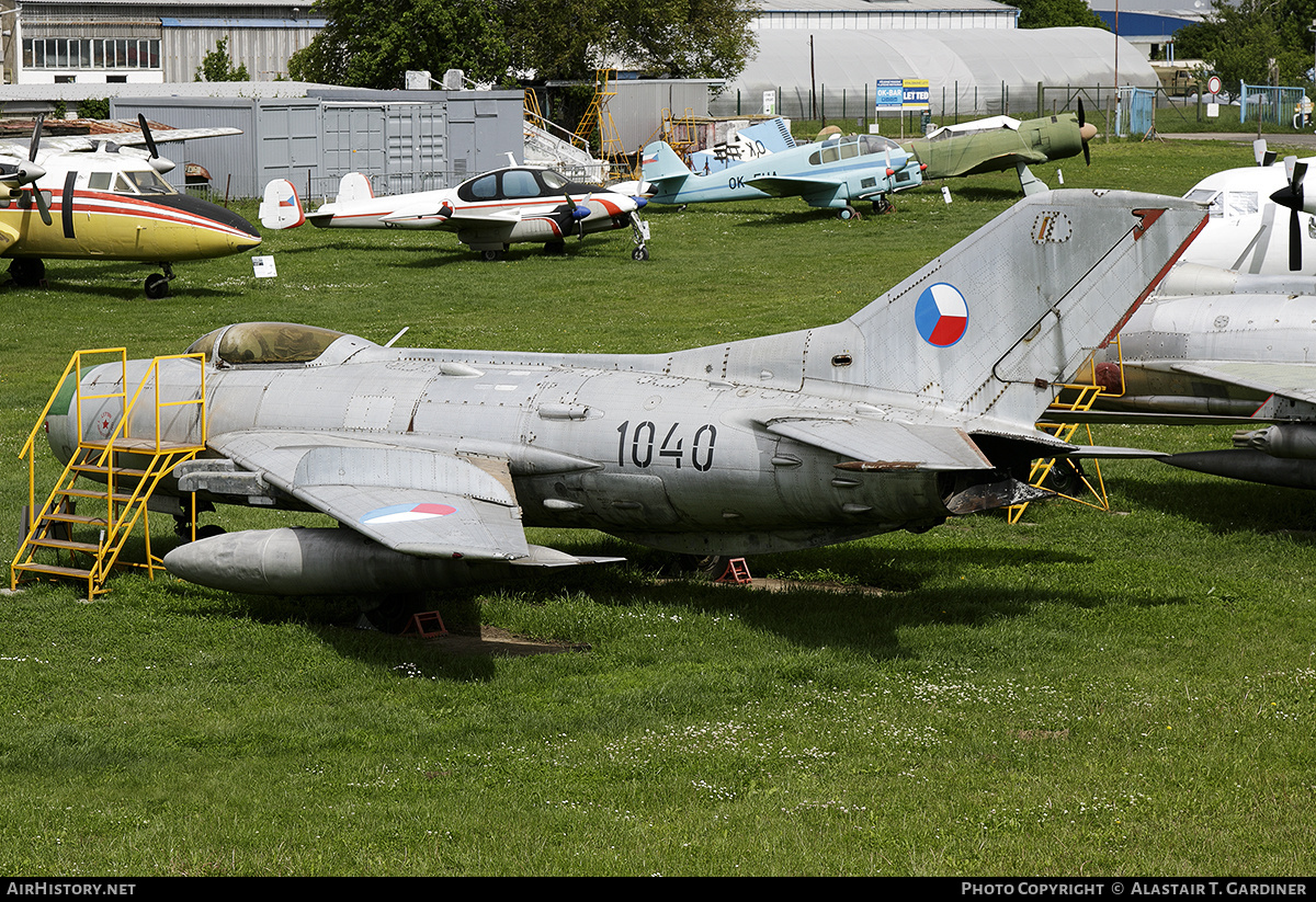 Aircraft Photo of 1040 | Mikoyan-Gurevich MiG-19PM | Czechoslovakia - Air Force | AirHistory.net #430010