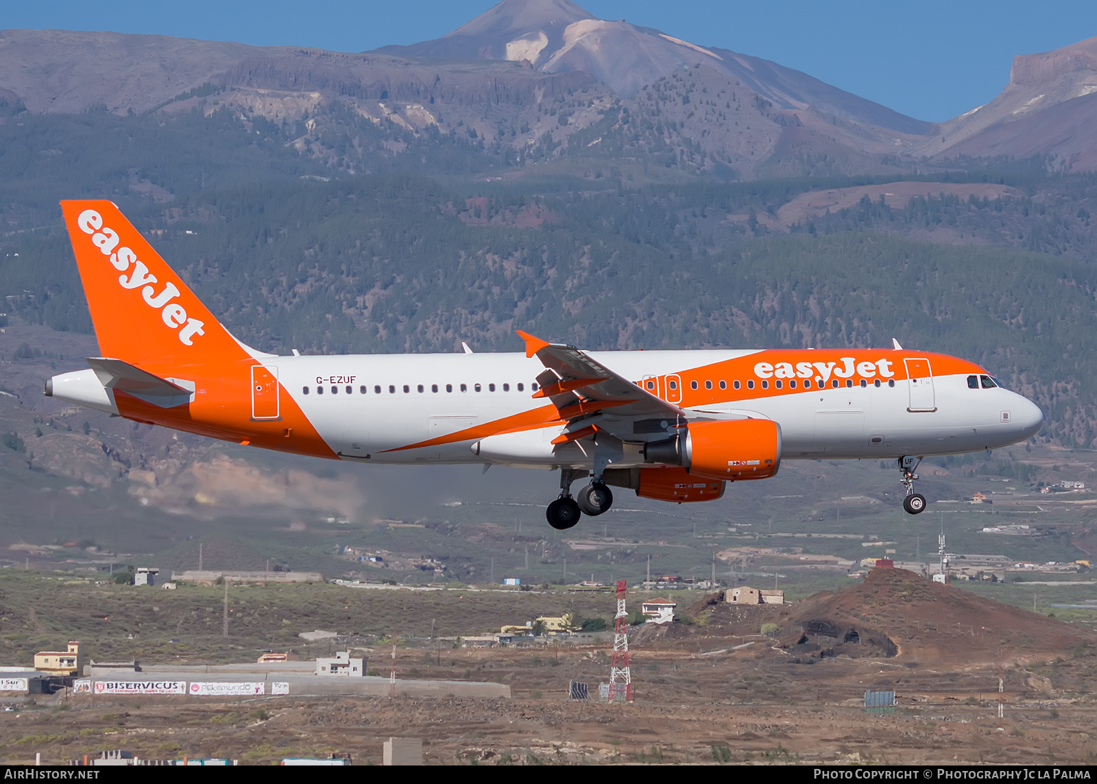 Aircraft Photo of G-EZUF | Airbus A320-214 | EasyJet | AirHistory.net #430362