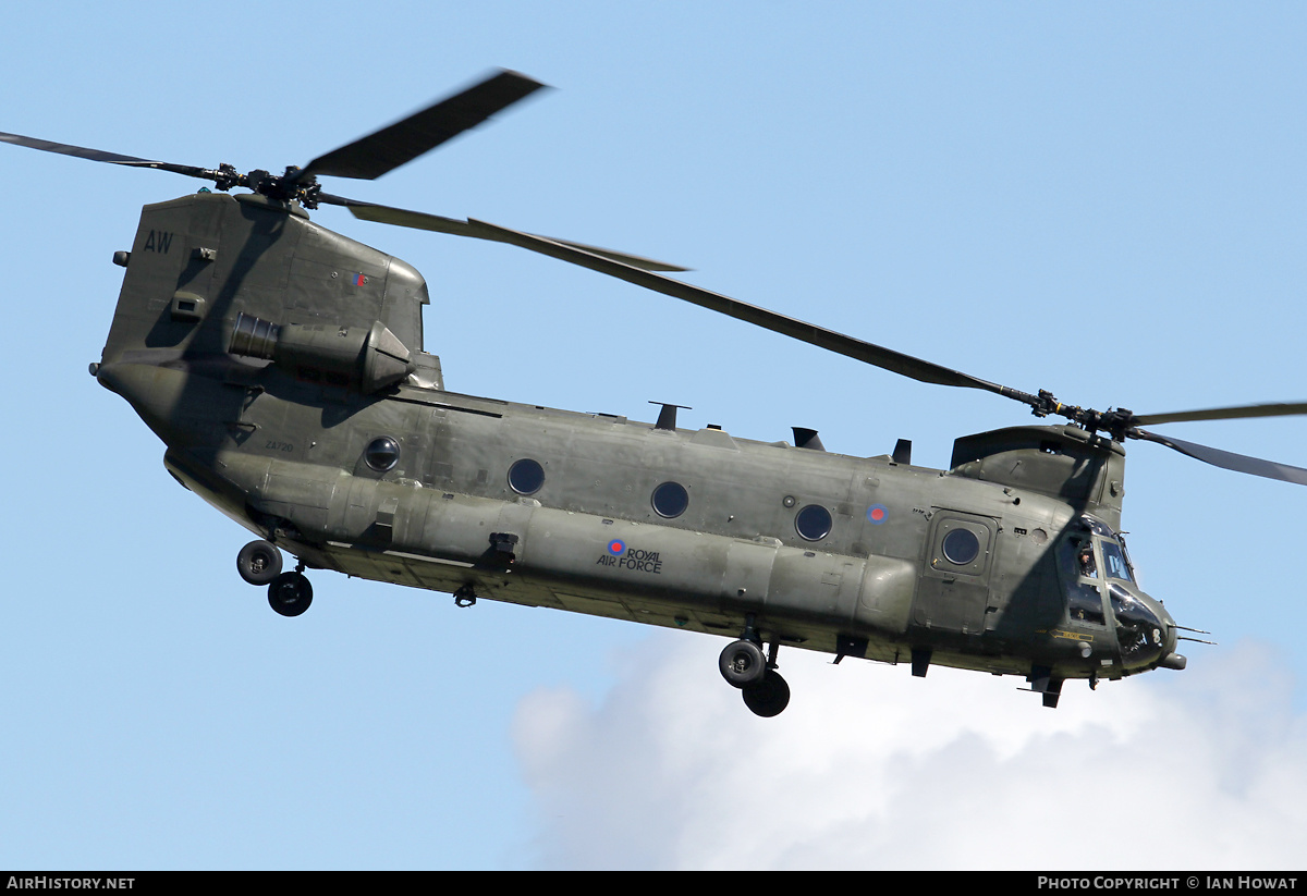 Aircraft Photo of ZA720 | Boeing Chinook HC2 (352) | UK - Air Force | AirHistory.net #430647