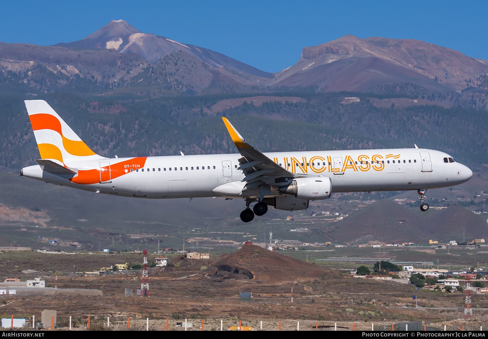 Aircraft Photo of OY-TCH | Airbus A321-211 | Sunclass Airlines | AirHistory.net #430657