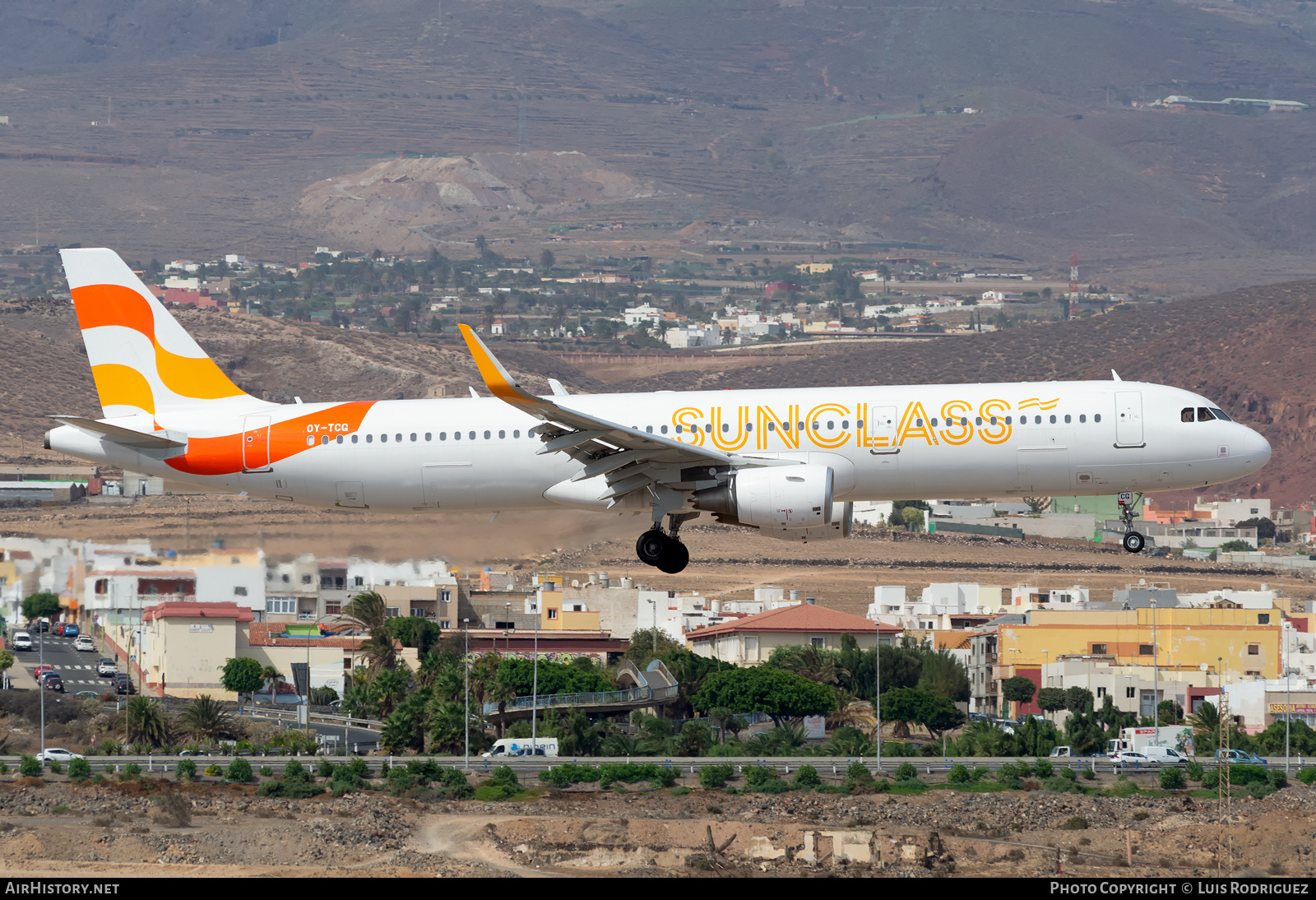 Aircraft Photo of OY-TCG | Airbus A321-211 | Sunclass Airlines | AirHistory.net #430979