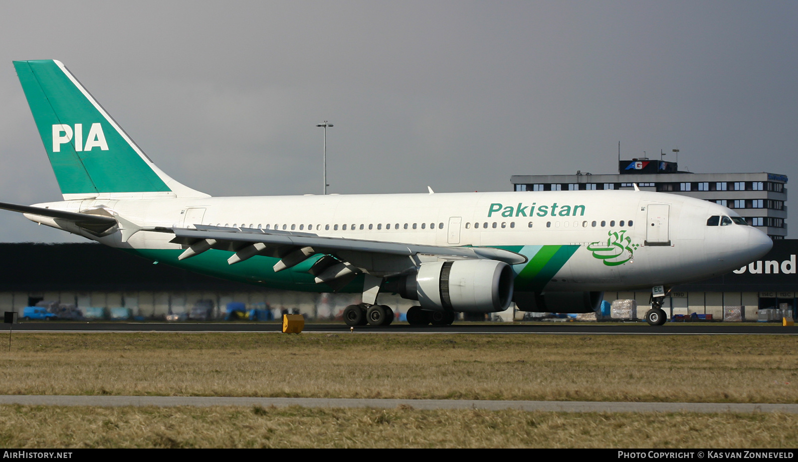 Aircraft Photo of AP-BEC | Airbus A310-308 | Pakistan International Airlines - PIA | AirHistory.net #431005