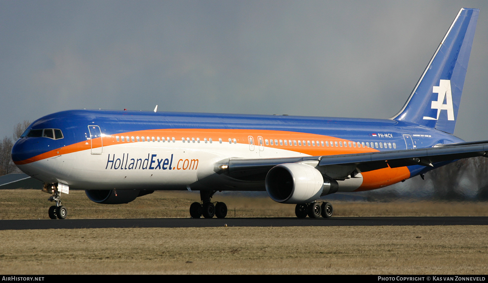 Aircraft Photo of PH-MCV | Boeing 767-31A/ER | HollandExel | AirHistory.net #431028