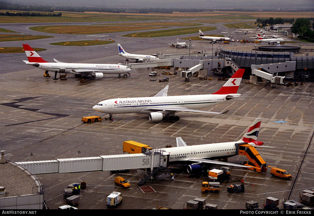 Airport photo of Vienna - Schwechat (LOWW / VIE) in Austria | AirHistory.net #431068