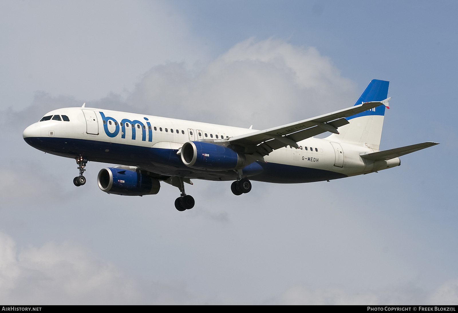 Aircraft Photo of G-MEDH | Airbus A320-232 | BMI - British Midland International | AirHistory.net #431073