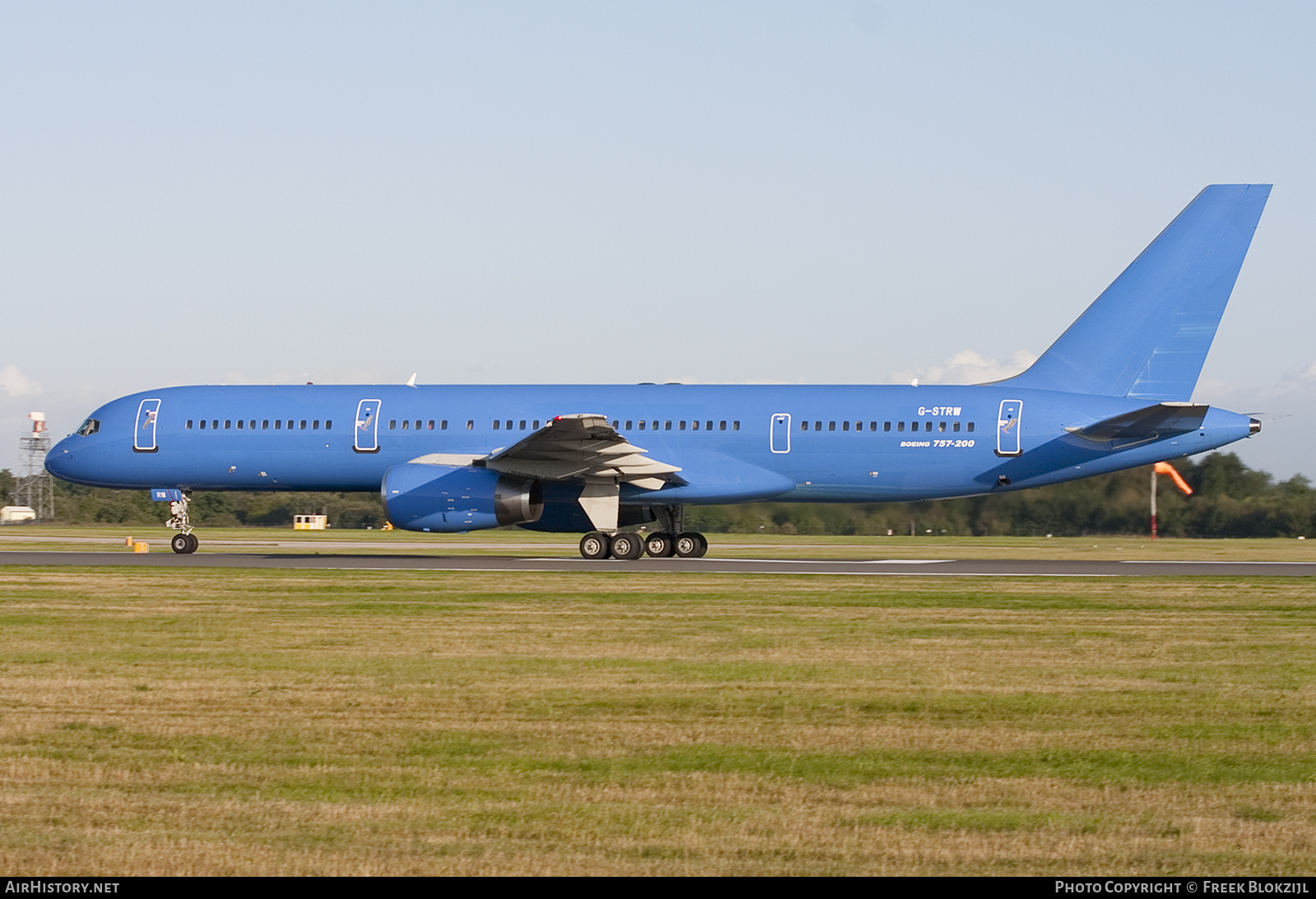 Aircraft Photo of G-STRW | Boeing 757-28A | AirHistory.net #431310