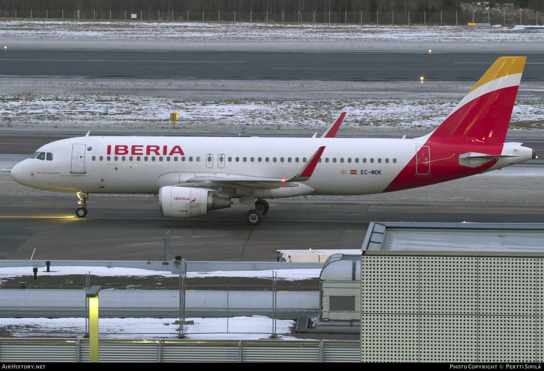 Aircraft Photo of EC-MDK | Airbus A320-214 | Iberia | AirHistory.net #431324