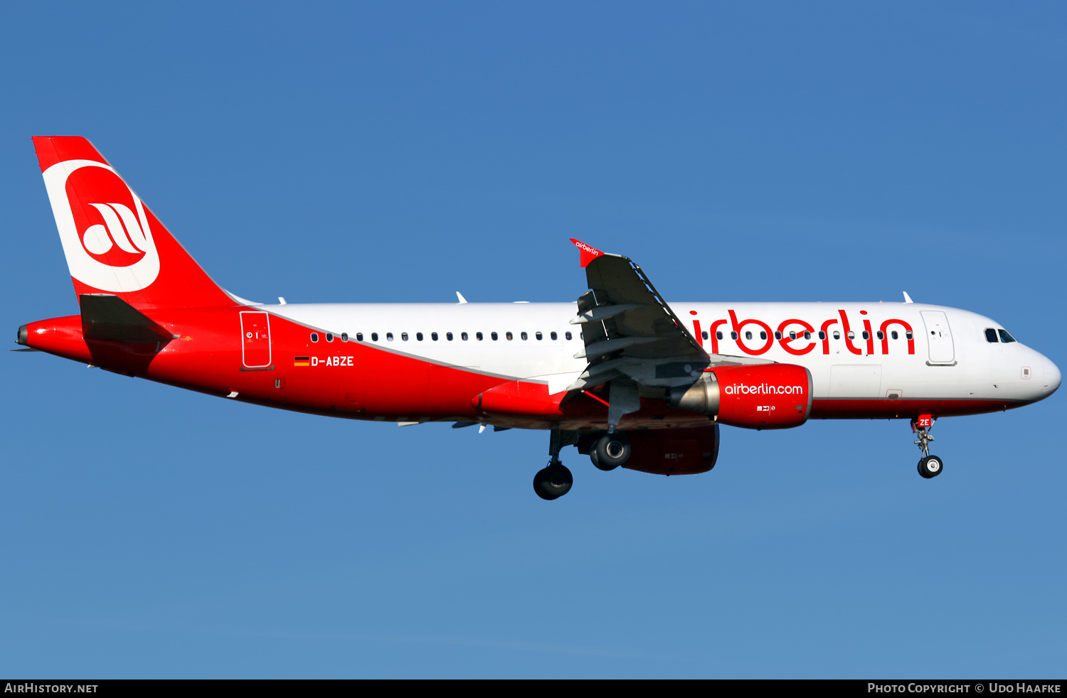 Aircraft Photo of D-ABZE | Airbus A320-216 | Air Berlin | AirHistory.net #431674