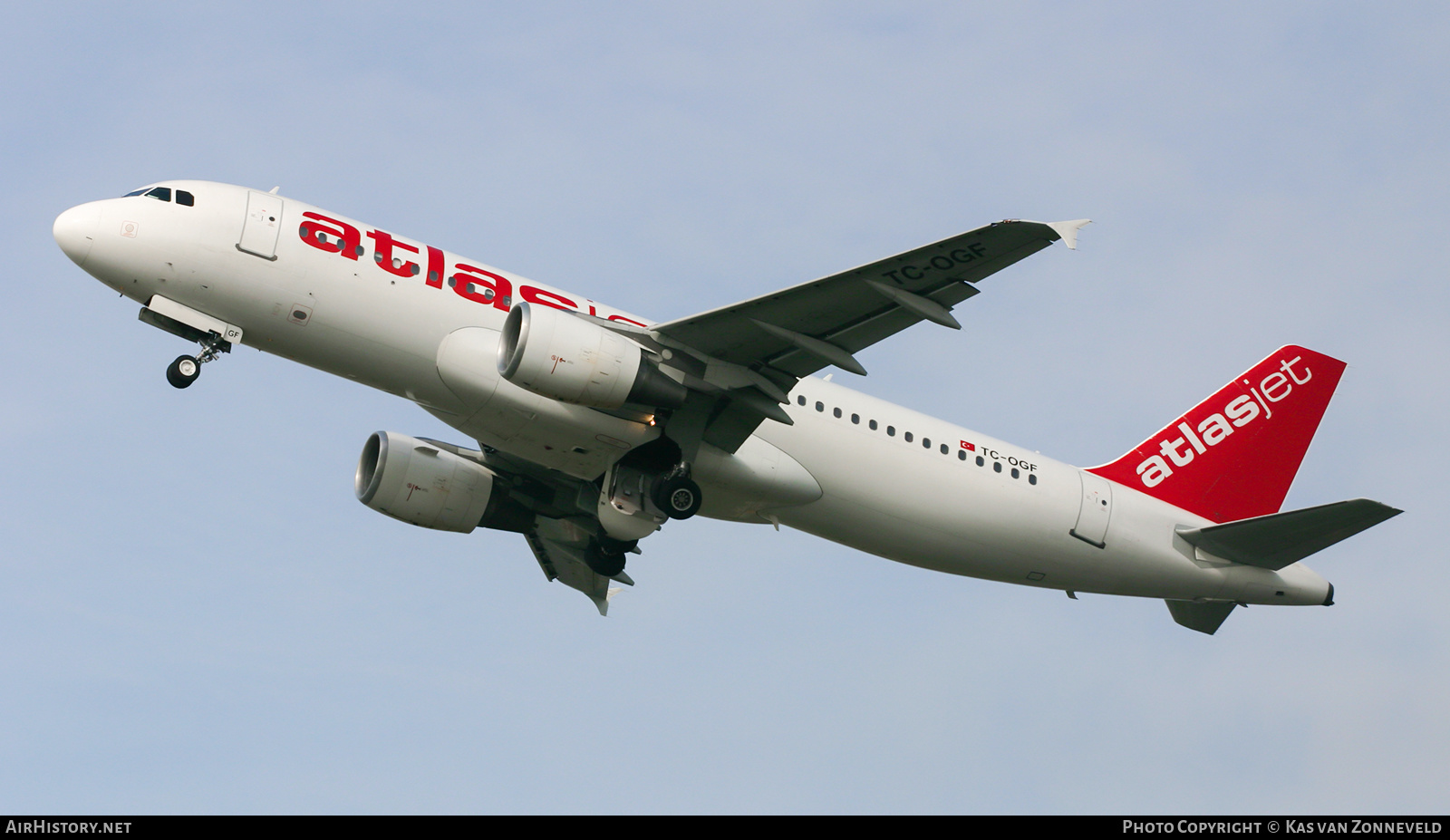 Aircraft Photo of TC-OGF | Airbus A320-214 | Atlasjet Airlines | AirHistory.net #431842