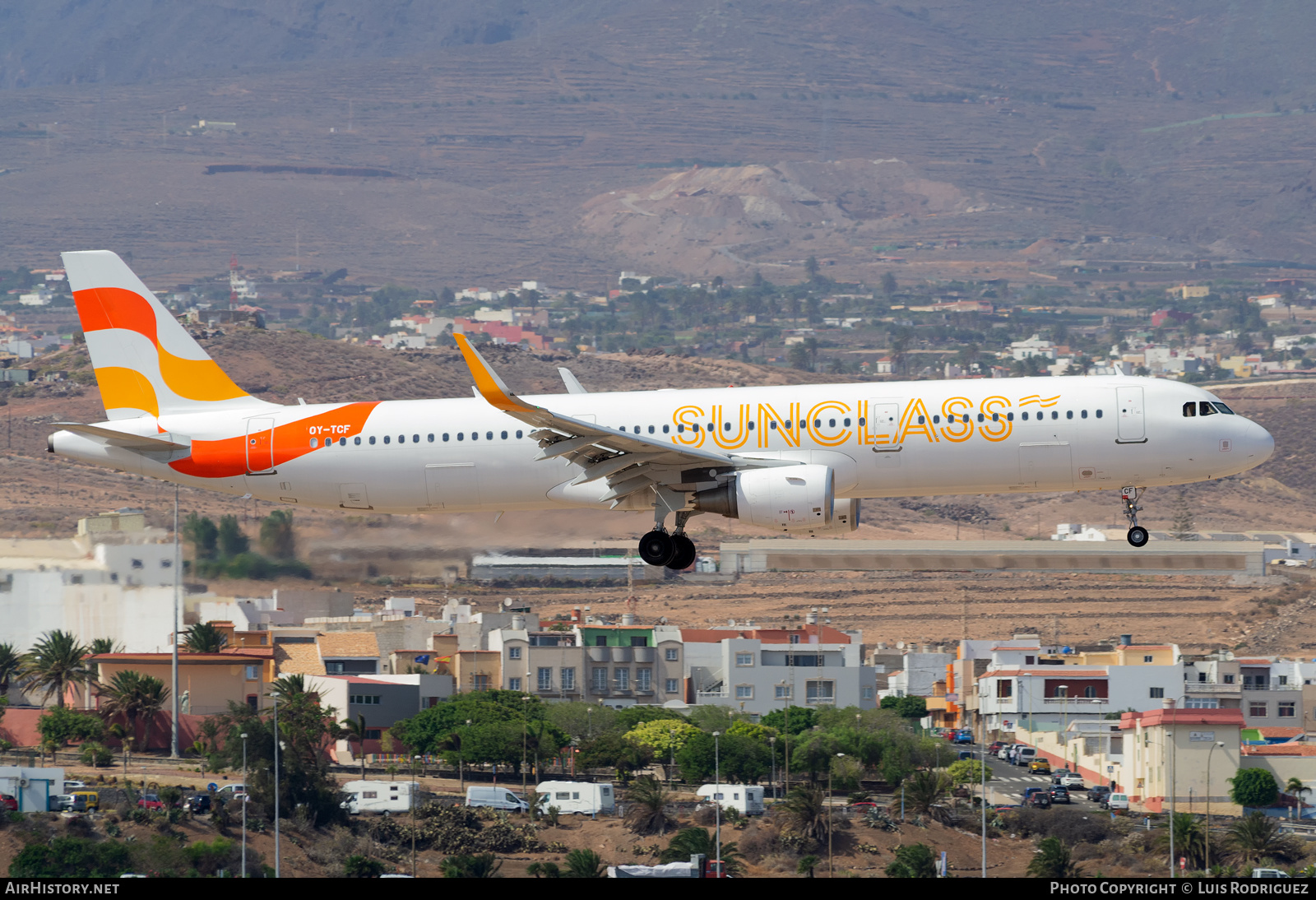 Aircraft Photo of OY-TCF | Airbus A321-211 | Sunclass Airlines | AirHistory.net #432148