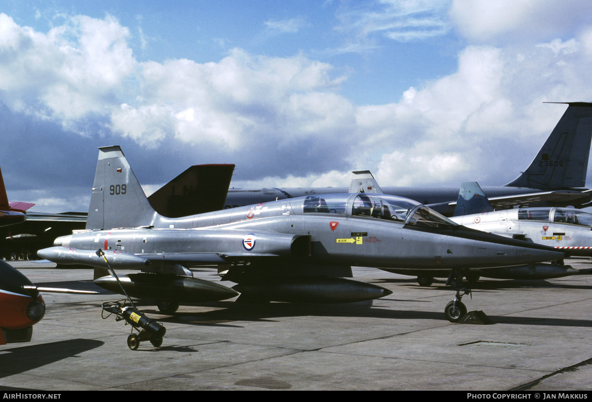 Aircraft Photo of 909 | Northrop F-5B Freedom Fighter | Norway - Air Force | AirHistory.net #432699