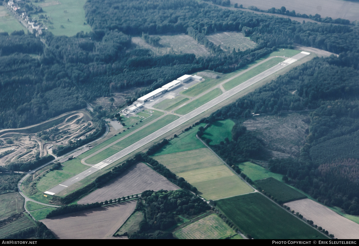 Airport photo of Arnsberg - Menden (EDLA) in Germany | AirHistory.net #432903