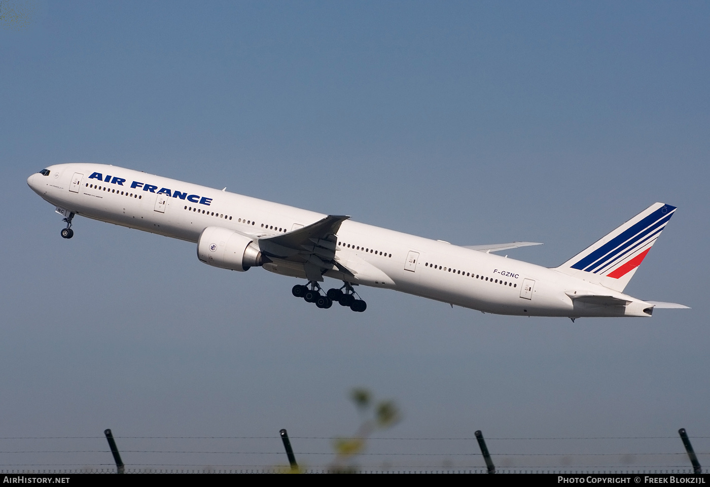Aircraft Photo of F-GZNC | Boeing 777-328/ER | Air France | AirHistory.net #432956