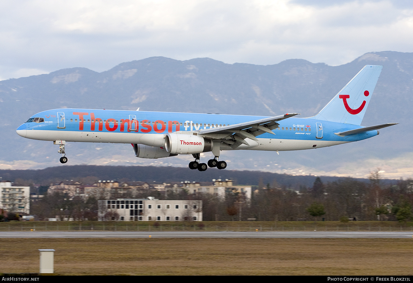 Aircraft Photo of G-BYAT | Boeing 757-204 | Thomsonfly | AirHistory.net #433263