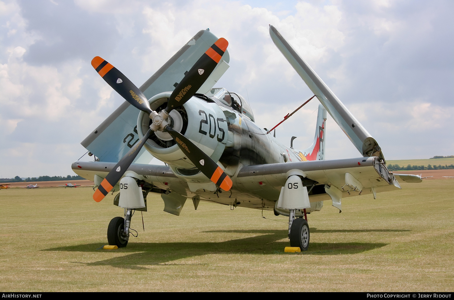 Aircraft Photo of F-AZDP / 124143 | Douglas A-1D Skyraider (AD-4N) | AirHistory.net #433479