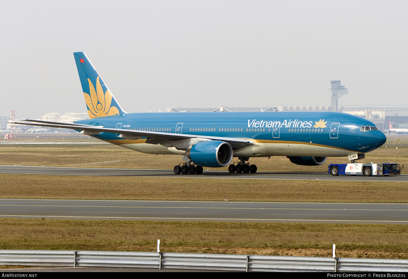 Aircraft Photo of VN-A143 | Boeing 777-26K/ER | Vietnam Airlines | AirHistory.net #433490