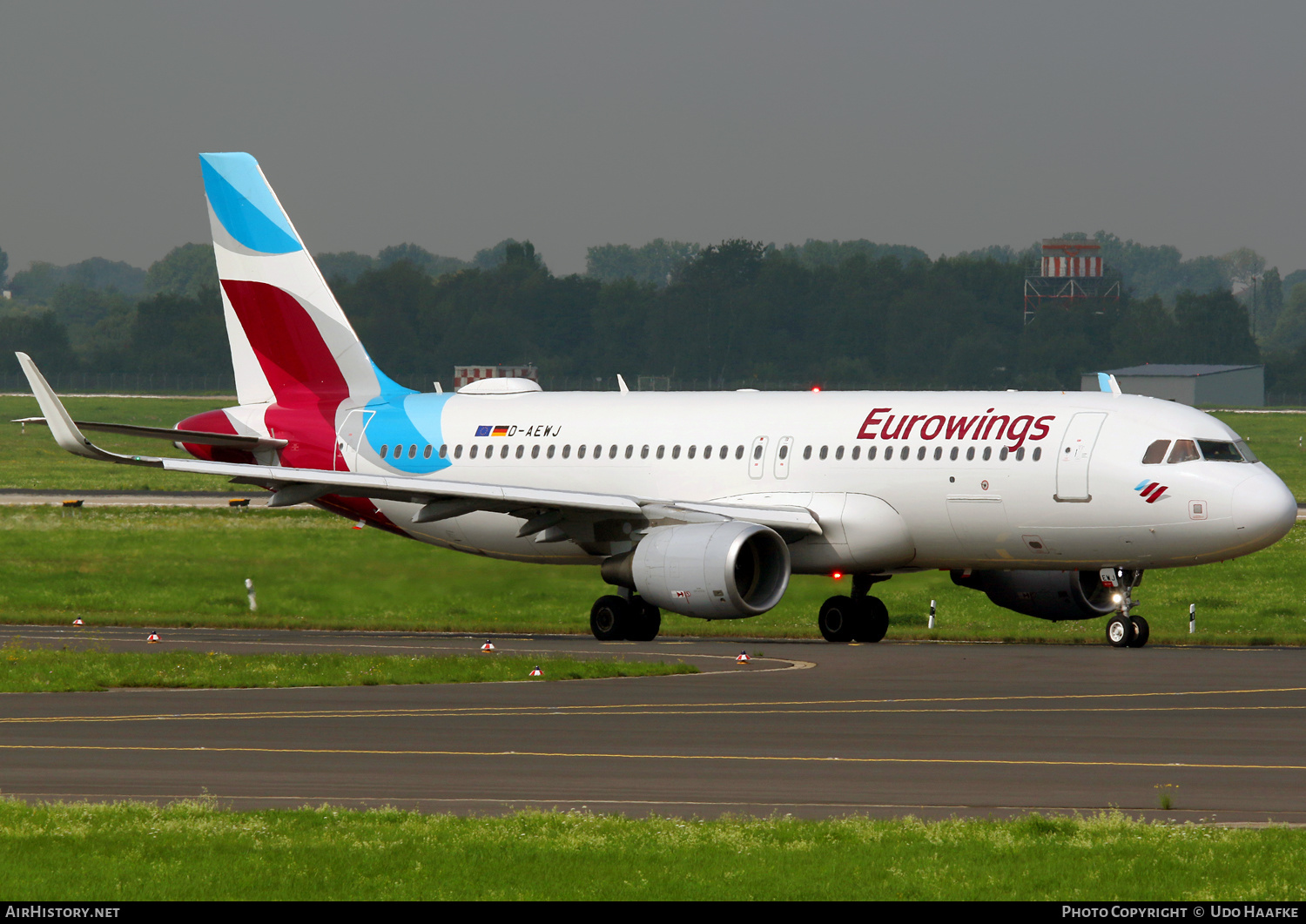 Aircraft Photo of D-AEWJ | Airbus A320-214 | Eurowings | AirHistory.net #433579